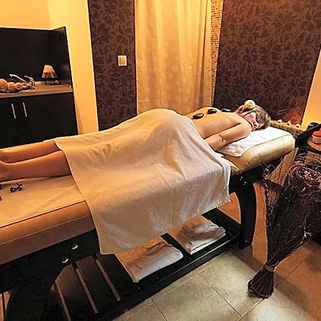 Belvedere Club Apartmanhotel 4*